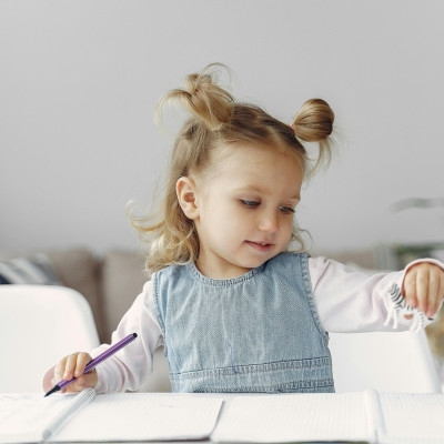 Πώς να βοηθήσεις το παιδί σου να μπει ξανά σε πρόγραμμα μετά τις διακοπές του Πάσχα χωρίς δράματα