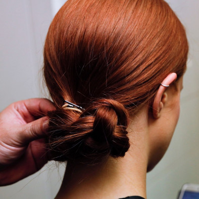 To sunwashed red αντικαθιστά το ξανθό για τη άνοιξη του 2026