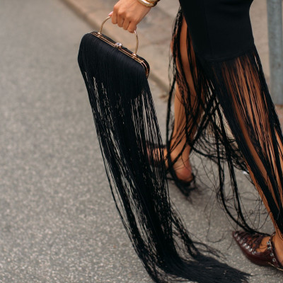 Obsession με τα κρόσσια: Το trend που δεν λέει να φύγει  & πώς να το εντάξεις στα looks σου