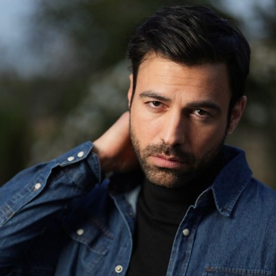 Μπλε Ώρες & Αντώνιος και Κλεοπάτρα: Οι 2 νέες σειρές του Ανδρέα Γεωργίου στη μεταγραφή της σεζόν