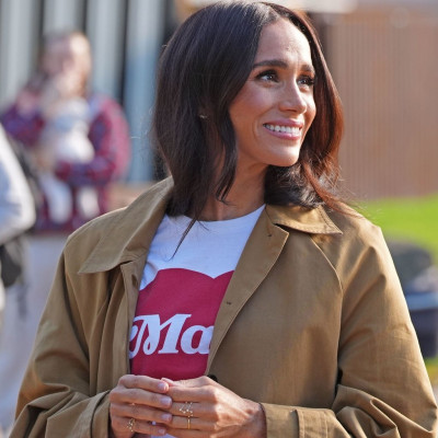 Meghan Markle: Τα looks που ξεχώρισαν στην Αυστραλία και το μήνυμα πίσω από το «Mama» T-shirt