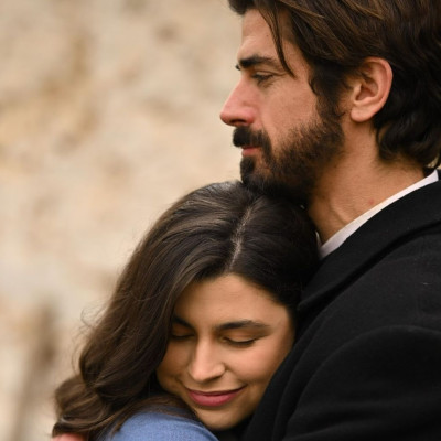 Η γυναίκα που κρίνει το φινάλε στον Άγιο Έρωτα: Η Χλόη ή η Σοφία τιμωρεί τον πατέρα της;