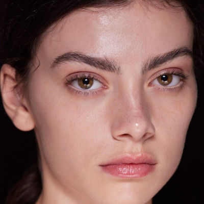 Ολοκληρωμένη ρουτίνα από το πρωί μέχρι το βράδυ για λιπαρή επιδερμίδα