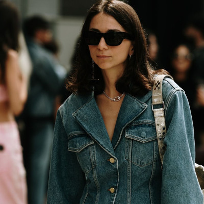 Spring denim looks: 6 τρόποι να φορέσεις τζιν μπουφάν για stylish και άνετες βόλτες