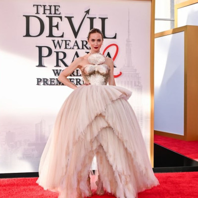 Ανακαλύψαμε το ακριβές κραγιόν της Emily Blunt στην πρεμιέρα του «The Devil Wears Prada 2»