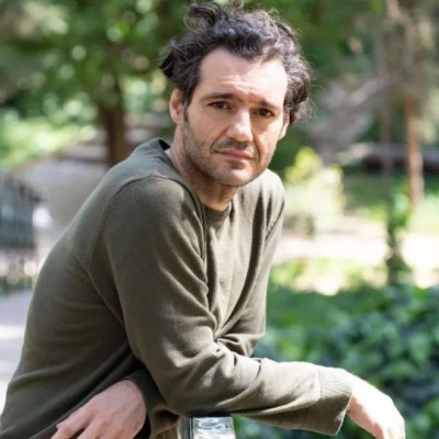 Ο Θάνος Τοκάκης πιστεύει πως η ταινία «I was a stranger» είναι η ευκαιρία να βρούμε την αλήθεια μας