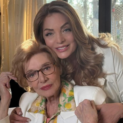 «Ήσουν δώρο»: Η Άντζελα Γκερέκου αποχαιρετά τη Μάρω Κοντού στη Γη της ελιάς & στο τελευταίο γύρισμα