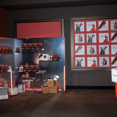 Η πρώτη VIP προβολή της ταινίας «Ο ΔΙΑΒΟΛΟΣ ΦΟΡΑΕΙ PRADA 2» θύμιζε newsroom περιοδικού μόδας