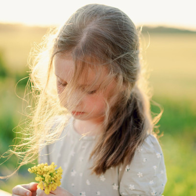 Η ψυχική υγεία του παιδιού σου είναι εξίσου σημαντική με τη σωματική λέει η AAP και να τι συνιστά