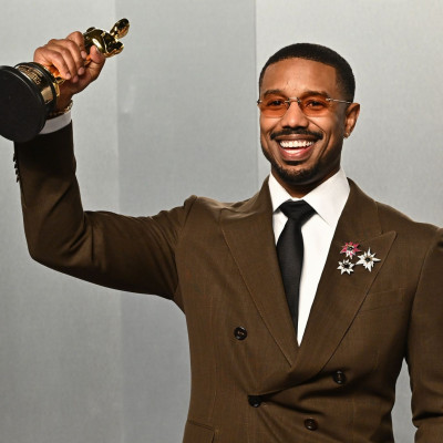 Ο Michael B. Jordan λέει πως δεν ξέρει πού να βάλει το Oscar του, γι' αυτό του προτείνουμε 7+1 μέρη