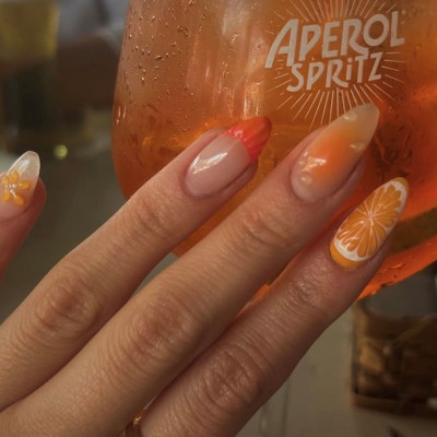 To forecast του beauty προβλέπει ότι τα Aperol Spritz manicure είναι η νέα mega τάση