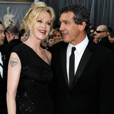 Όχι μόνο η Griffith με τον Banderas: 5 πρώην ζευγάρια που αγαπιούνται βαθιά