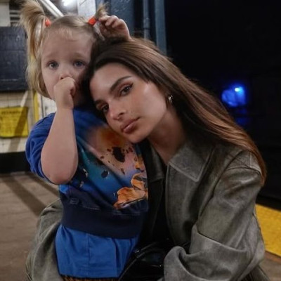 Emily Ratajkowski: Ο 5χρονος γιος της έκανε το ντεμπούτο του στη μόδα σε καμπάνια του οίκου Chanel