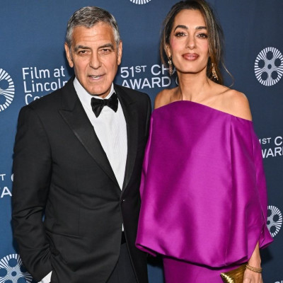 Το magenda dress που φόρεσε η Amal Clooney είναι το χρώμα που ταιριάζει σε όλες