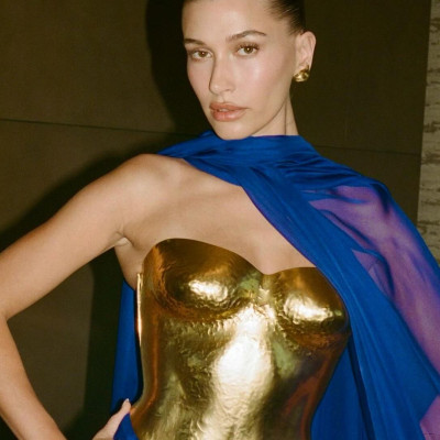 Το Yves Klein blue ως το απόλυτο color trend του Met Gala 2026 - Οι celebrities που το φόρεσαν
