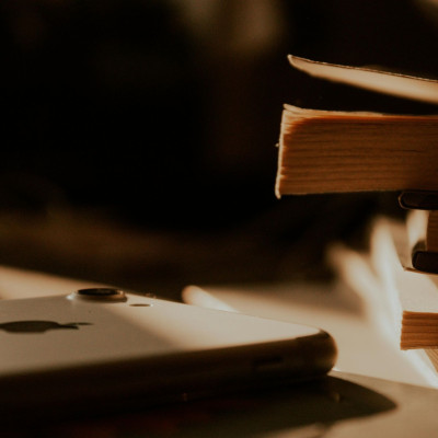 5 viral βιβλία του BookTok που συνεχίζουν να κυριαρχούν μέσα στο 2026