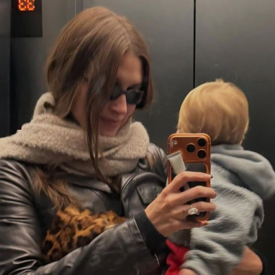 Από τη Hailey Bieber στη Nicole Kidman: Oι stars τίμησαν τις μαμάδες τους με posts και stories