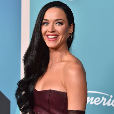 Ο πρώην της Katy Perry αρραβωνιάστηκε και η αντίδρασή της ήταν όσο δραματική και επική χρειαζόταν