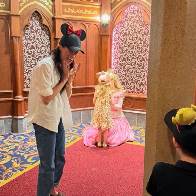 Meghan Markle & Harry σε οικογενειακή απόδραση στην Disneyland: Η ομοιότητα με την μητέρα της