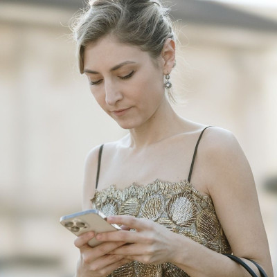 Anti-iphone face make-up: Η τάση απομακρύνεται από τη ψεύτικη τελειότητα