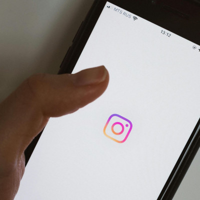 Γέμισαν τα DM σου στο Instagram με «στοίβες» φωτογραφιών; Tι είναι τα Instants με μία προβολή μόνο