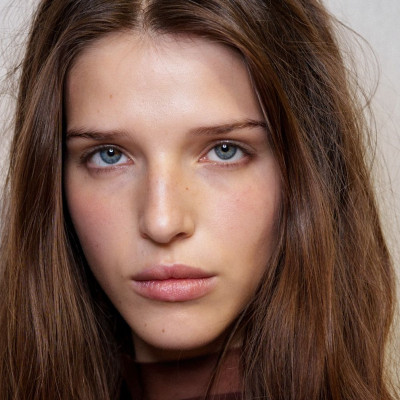 Beauty hack: Με αυτό το tip θα δείχνουν τα χείλη σου φυσικά, καλοσχηματισμένα και ζουμερά