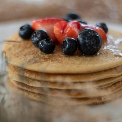 Τα μυστικά για protein pancakes που δεν βγαίνουν στεγνά