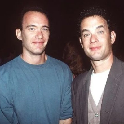 Ο Jim Hanks είναι ο άγνωστος αδελφός του Tom Hanks, σωσίας του σε Οσκαρική ταινία και στο Toy Story
