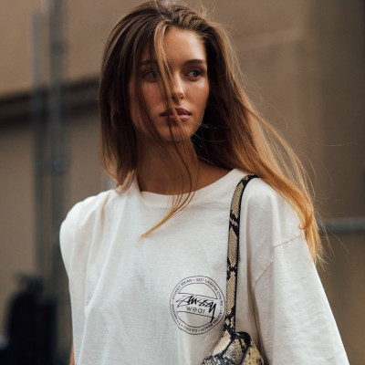 Τα trending καλοκαιρινά κουρέματα είναι δύο: Το model off-duty & το collarbone bob (& τα λατρεύουμε)
