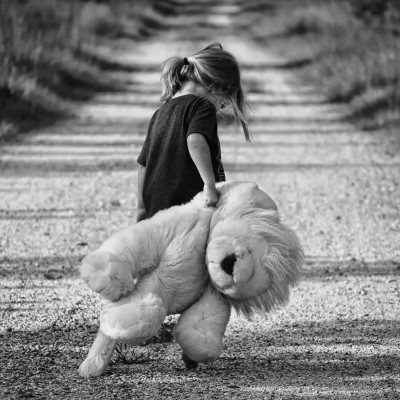 Από τη Γαλλία & την Πορτογαλία ως την Κρήτη, οι κακοποιήσεις νηπίων δείχνουν μια κοινωνία που νοσεί