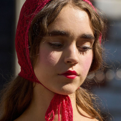 Cherry girl makeup: Πώς να πετύχεις το viral trend του TikTok φέτος το καλοκαίρι