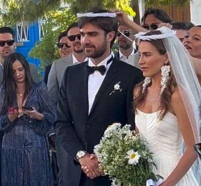 Ο γάμος της Μελίας Κράιλινγκ στο νησί που λάτρεψε στους Πανθέους & η λεπτομέρεια στο bridal look