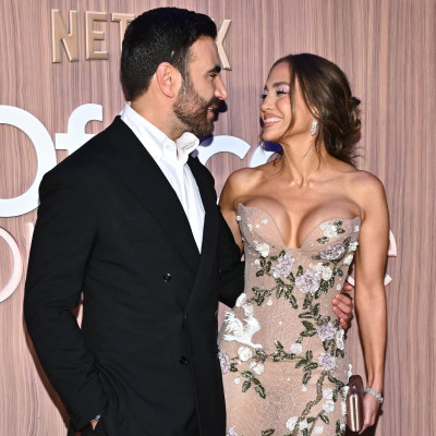 Η Jennifer Lopez και o Brett Goldstein είναι τελικά ζευγάρι; Τι απαντά η JLo στις φήμες;