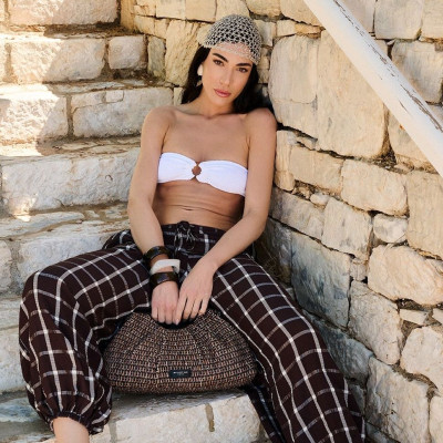 SUN SEEKERS: Μια νέα ηλιόλουστη & fashion καμπάνια με πρωταγωνίστρια την Ήβη Αδάμου
