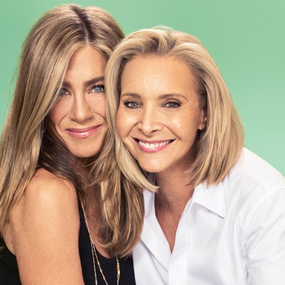 Lisa Kudrow & Jennifer Aniston λύγισαν μιλώντας για τα «Φιλαράκια» κι εμείς που μεγαλώσαμε μαζί τους