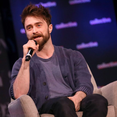 Ο Daniel Radcliffe ξανασυναντά τον Jonathan Groff σε ένα «σκοτεινό» θρίλερ