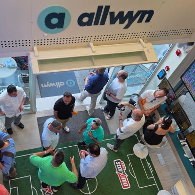 Λαμπερά εγκαίνια για το νέο κατάστημα της Allwyn στο Σύνταγμα