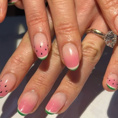 Watermelon Nails: Πώς να υιοθετήσεις την πιο ζουμερή τάση στα νύχια για το καλοκαίρι 2026