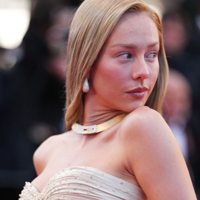 Ester Expósito: Η WAG του Mundial και girl crush μας εμπνέει με 3 hot χτενίσματα