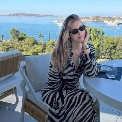 H Chiara Ferragni στην Ελλάδα για μια αναπάντεχη συνεργασία - Η καμπάνια για την Vassia Kostara