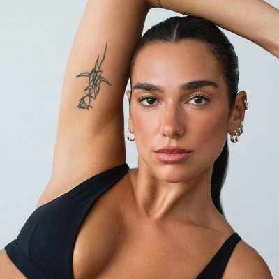 Dua Lipa: «Η καθημερινή μου ρουτίνα Pilates είναι αυτό που κρατά τη ζωή μου σε ισορροπία»