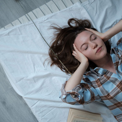 «Anxiety Bag»: Η νέα τάση της Gen Z για τη διαχείριση του άγχους που κάθε μαμά πρέπει να γνωρίζει