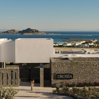 To OROSEA Paros, μέλος της Marriott Autograph Collection άνοιξε τις πόρτες του στον λόφο της Νάουσας