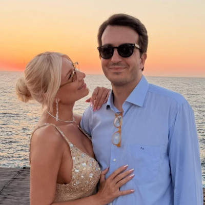 Η Φαίη Σκορδά έγινε IG official με τον Αλέξανδρο Αθανασιάδη στην Πάρο πριν τον γάμο τους