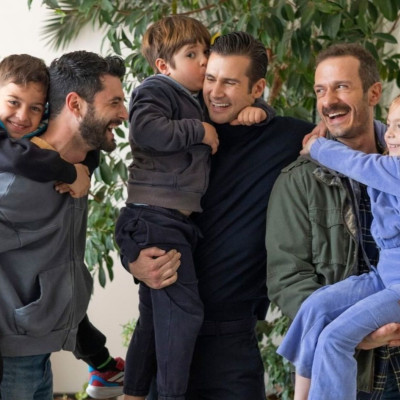H Κόρα Καρβούνη έρχεται στον β' κύκλο του Μπαμπά σ' αγαπώ για να επιβάλλει τάξη & πειθαρχία