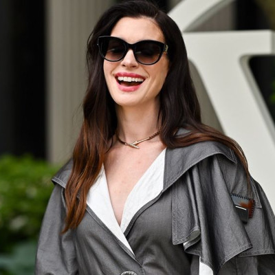 Δεν περιμέναμε αυτή την αλλαγή από την Anne Hathaway, αλλά καταλήξαμε ότι ήταν ένα touch ανανέωσης