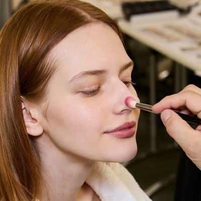 Ποιος μιλάει ακόμα για blush blindness; Αυτά είναι τα 2026 blush trends!