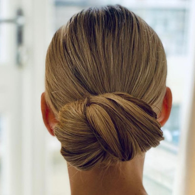 Updos για πυκνά μαλλιά που τιθασεύουν τον φριζαρισμένο όγκο, ακόμα και στις πιο δύσκολες συνθήκες