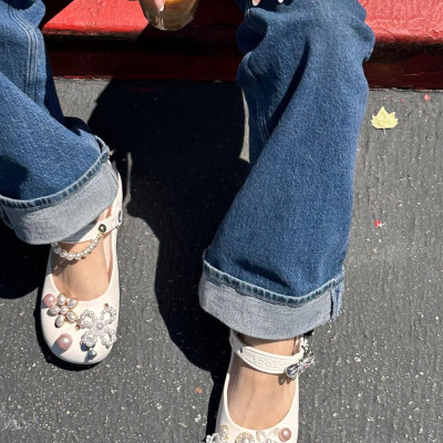 Οι νέες μπαλαρίνες Crocs είναι ο λόγος για να μπει ένα τέλος στα στερεότυπα του παπουτσιού;