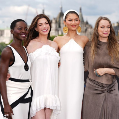 Η Zendaya με Jacquemus, σαν Ελληνίδα θεά & όλα τα fashion looks στο photocall της «Οδύσσειας»